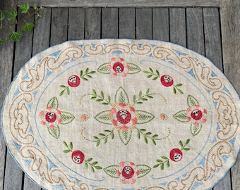 Antique hand-embroidered table placemat. Embroidered table centerpiece. Antique household linen.