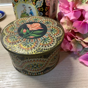 Beautiful antique box with flowers and colors, decorative box, vintage box, storage box. Old box.