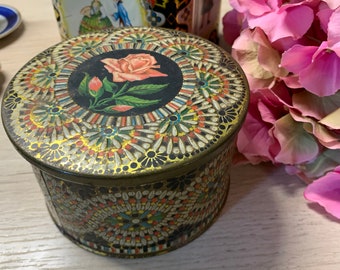 Mooi oud, kleurrijk en bloemrijk doosje, decoratief doosje, vintage doosje, opbergdoos. Oude doos.