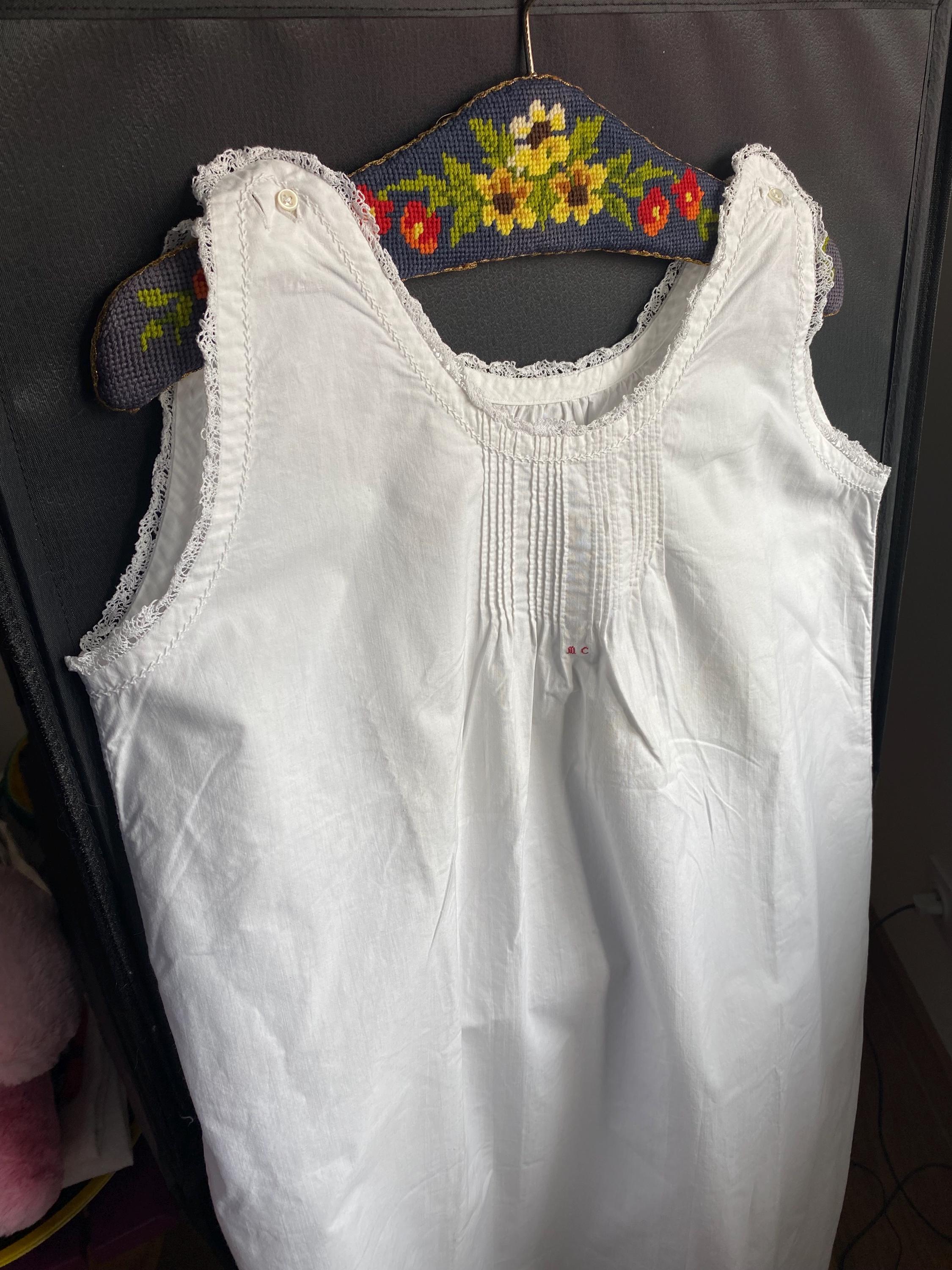 Vintage sleeveless nightgown embroidered with MC monogram in red. Size M.