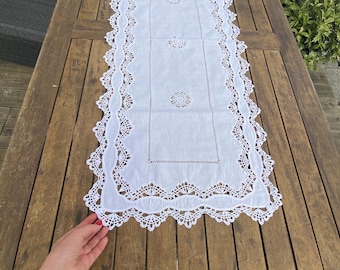 Table runner. Hand-embroidered bobbin lace placemat. White 35x70cm rectangular table centerpiece.