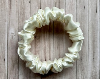 Coletero fino de satén marfil - Coleteros finos - Coletero para boda