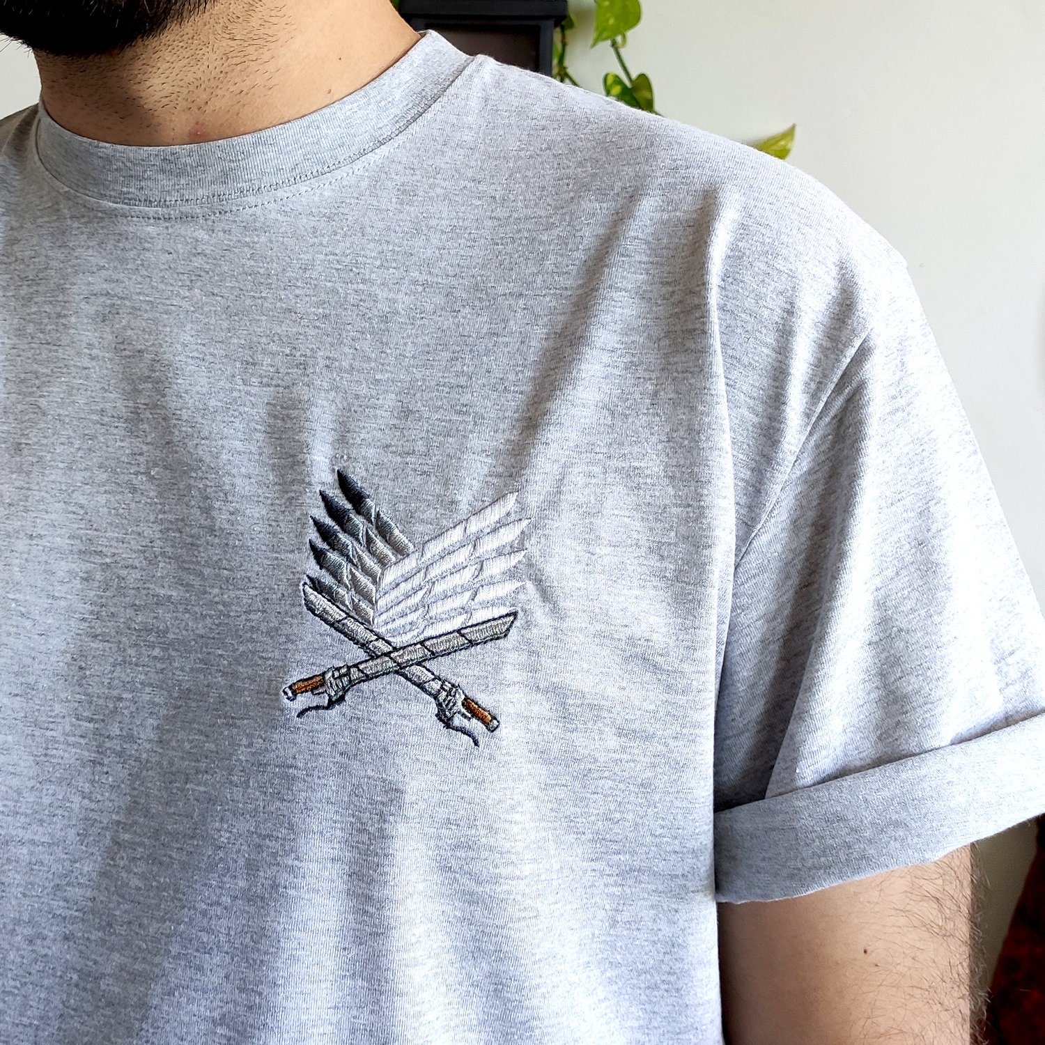 Discover Attaque Des Titans Ailes De La Liberté T-Shirt Brodé