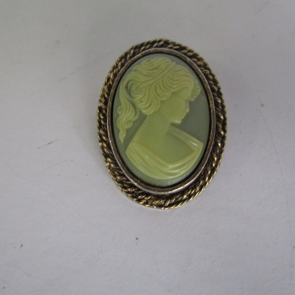 Vtg Victorian Style Designer Perl Faux Cameo Brooch or Pendant