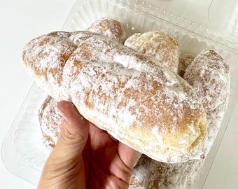 beignets ; LONG JOHNS, crème fourrée au sucre en poudre, fait maison, paquet de 6