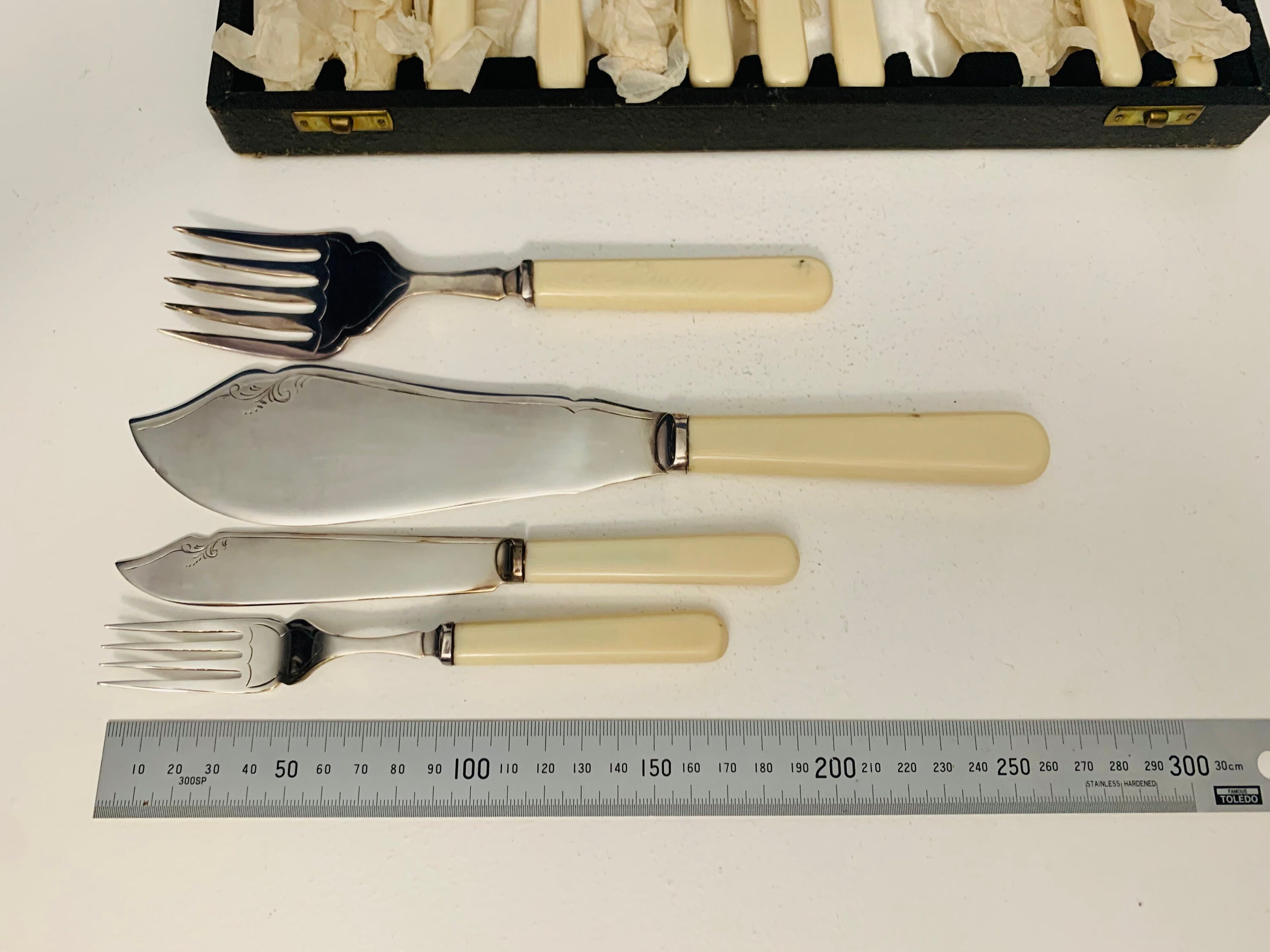 Sheffield Faux Bone / Zylonite Handled, 14 Piece EPNS Fish Set With