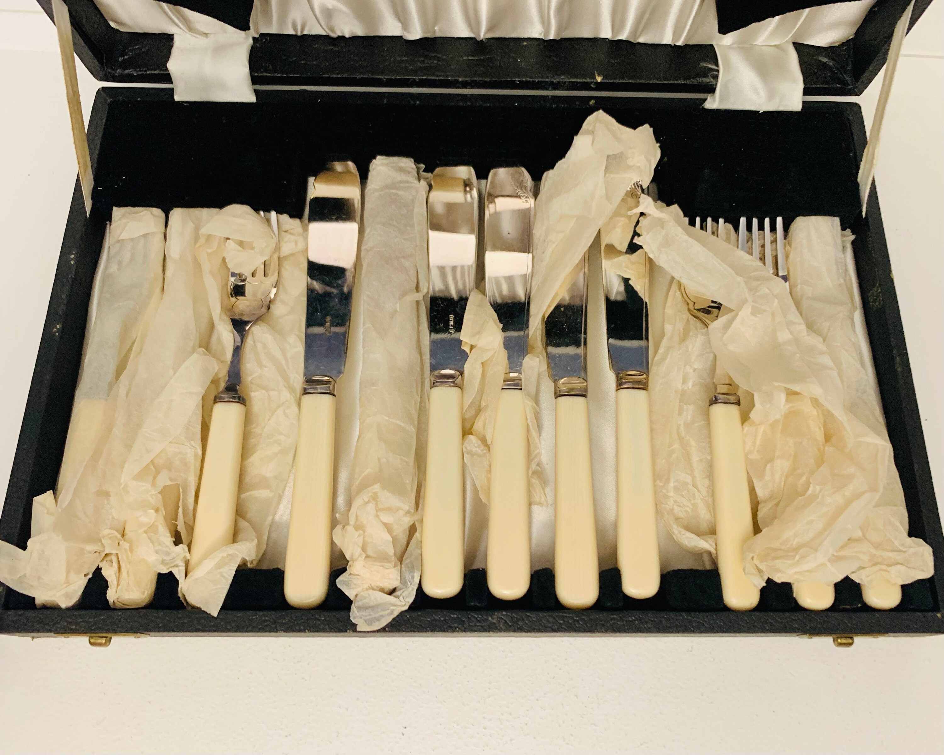 Sheffield Faux Bone / Zylonite Handled, 14 Piece EPNS Fish Set With