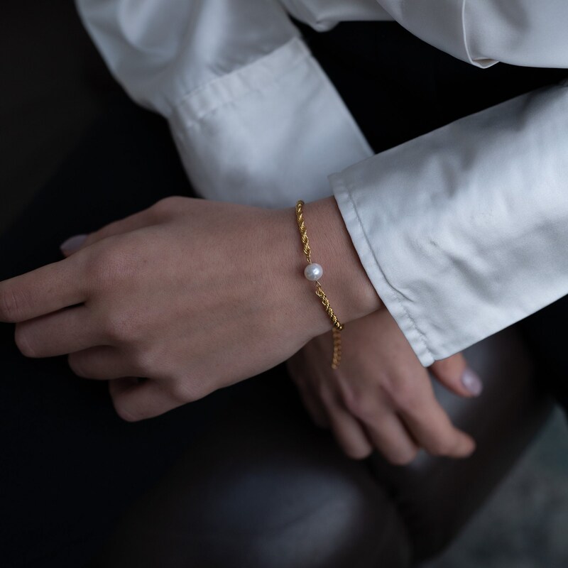 Pearl and Chain Bracelet