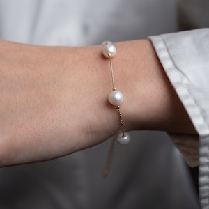 Freshwater Pearl Station Bracelet: 22k Gold Plated Chain