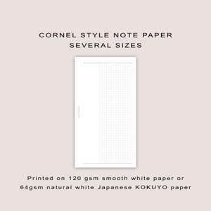 Op de afbeelding: Wit Cornell-stijl notitiepapier met een rasterpatroon. De tekst op de afbeelding luidt: CORNEL STYLE NOTE PAPER, SEVERAL SIZES, Gedrukt op 120 gsm glad wit papier of 64 gsm natuurlijk wit Japans KOKUYO-papier.