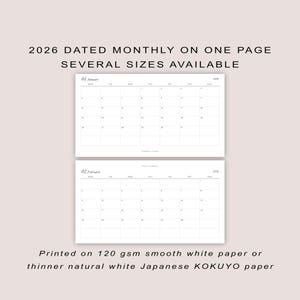Könnte beinhalten: Eine Monatsplanerseite für Januar und Februar 2026 mit einem einfachen Rasterlayout. Der Text lautet "2026 DATED MONTHLY ON ONE PAGE SEVERAL SIZES AVAILABLE." Gedruckt auf 120 g/m² glattem, weißem Papier oder dünnerem, naturweißem japanischem KOKUYO-Papier.