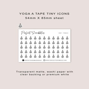 Könnte beinhalten: Ein Bogen mit Yoga-Stickern mit winzigen schwarzen Strichzeichnungen von einer Person in einer sitzenden Meditationspose. Das Blatt misst 54 mm x 85 mm und trägt den Text "YOGA A TAPE TINY ICONS" und "Perfect Scribbles".