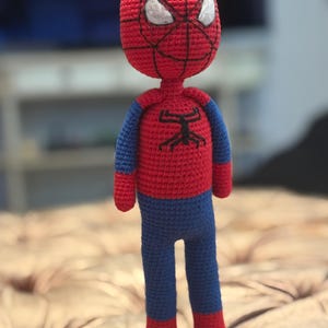 Spiderman häkeln Amigurumi Spielzeugpuppe, Superheld Action Figure Plüsch Zubehör Bild 3