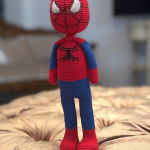 Spiderman häkeln Amigurumi Spielzeugpuppe, Superheld Action Figure Plüsch Zubehör Bild 7