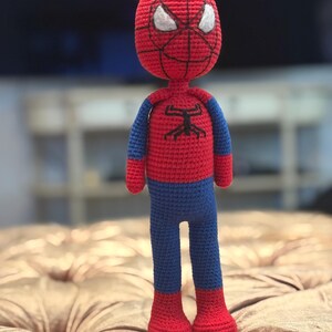Spiderman häkeln Amigurumi Spielzeugpuppe, Superheld Action Figure Plüsch Zubehör Bild 4