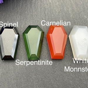 Bara 10 x 16 mm cabochon - Pietra di luna bianca, Corniola, Serpentinite, Spinello