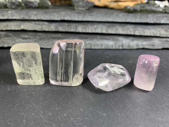 Lot De 2 Kunzites Brutes Du Pakistan - 20g - Rose Cristallin - Naturelles Non Traitées