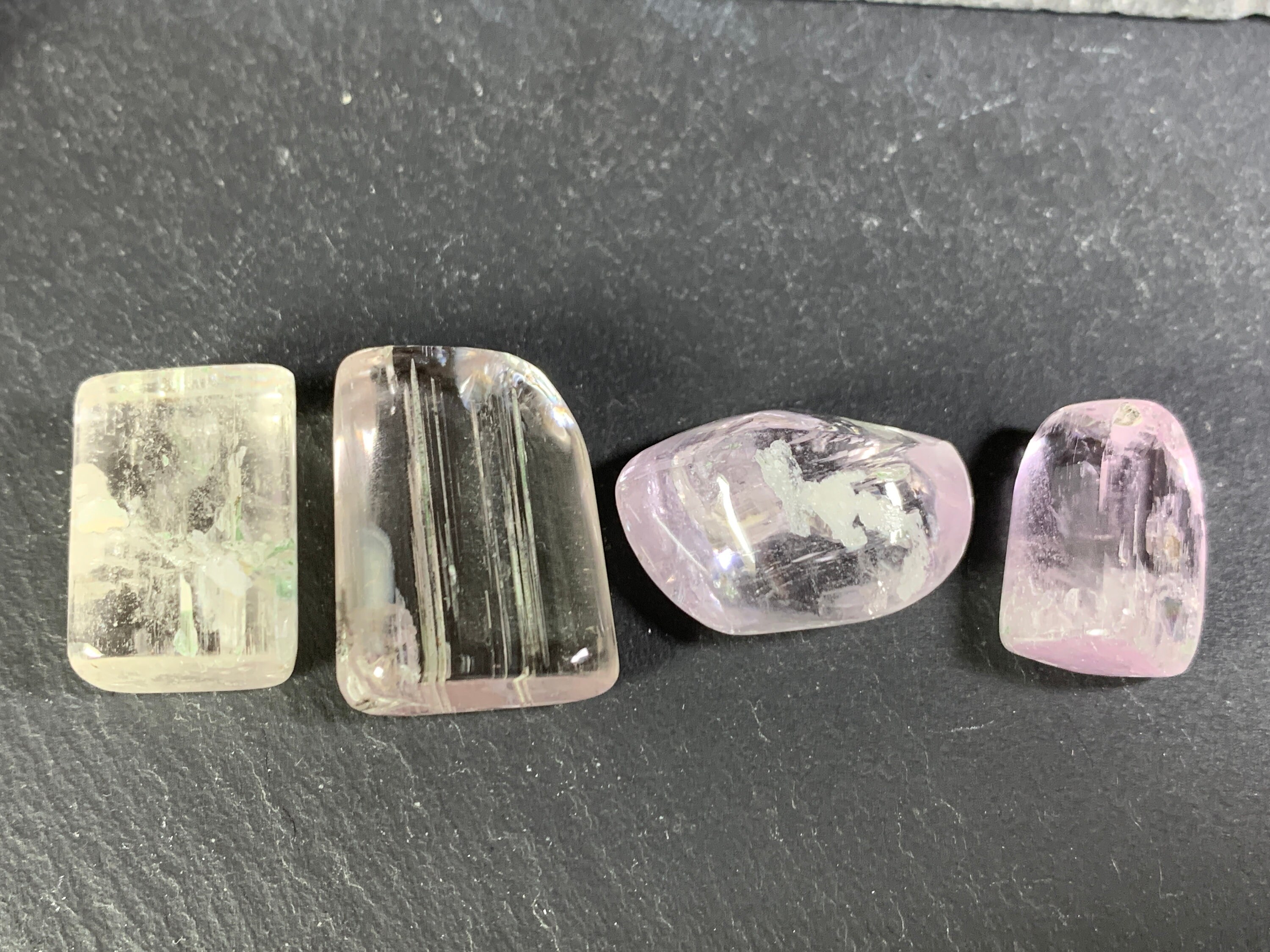 Lot De 2 Kunzites Brutes Du Pakistan - 20 Grammes (100 Carats), Couleur Rose, Cristal Transparent/translucide, Neuves