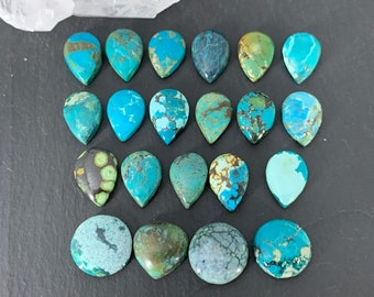 Gruszka z turkusu tybetańskiego, okrągła, 13 mm, długość kaboszonu/ W377