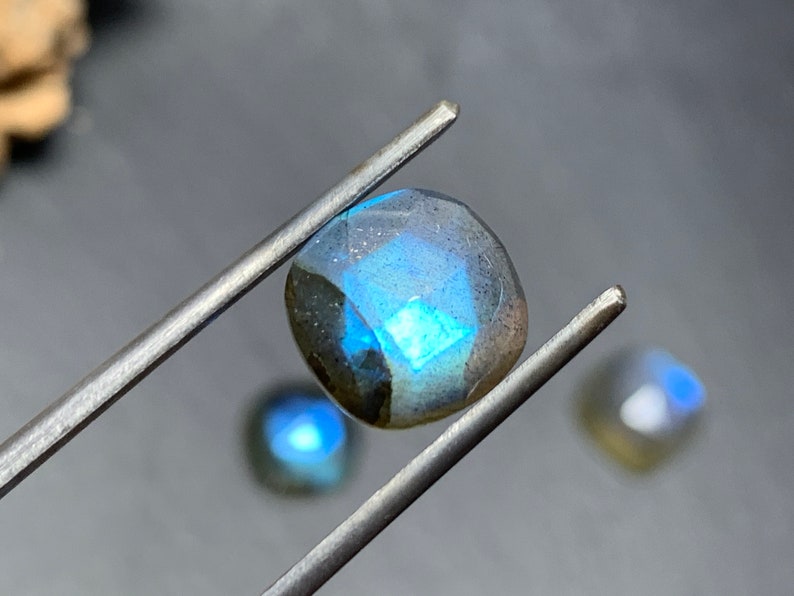 Faceted Labradorite Square Cushion 10mm Cabochon Faceted Labradorite Square Cushion 10mm Cabochon