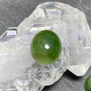 Jade oval 10x12mm cabochon - Calibrated cabochons    e