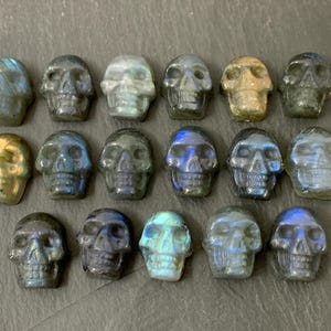 Labradorit Schädel 17- 18 mm Cabochon Schnitzerei/ SK20