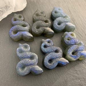 Cabochon de serpent en labradorite - Sculpture de serpent