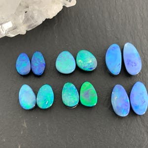 Australisk opal-dubbel 7-10 mm lång cabochon / Välj ditt par *