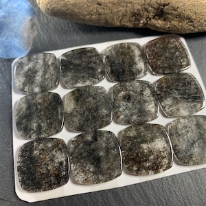 Flat Black Rutilated Quartz square cushion 20mm cabochon - Calibrated Cabochons         e