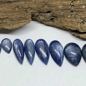 Cabochão de pêra de cianita