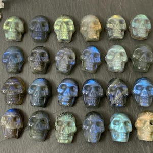 Labradorite skull 17- 18mm cabochon