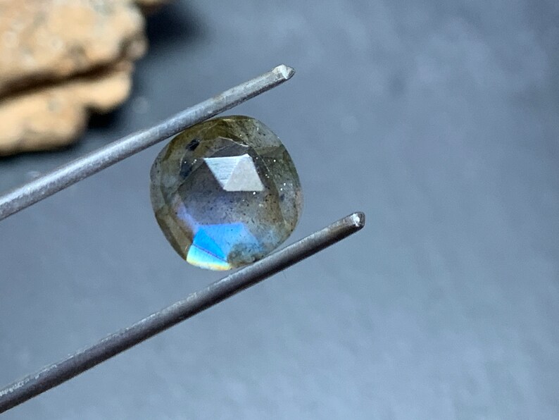 Faceted Labradorite Square Cushion 10mm Cabochon Faceted Labradorite Square Cushion 10mm Cabochon