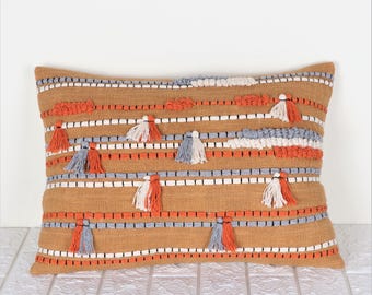 Funda de almohada lumbar color mostaza - Cojín de algodón bordado - Almohada decorativa estilo boho con borlas