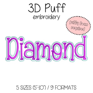 Puede incluir: Gráfico para bordado 3D Puff con la palabra "Diamond" en morado vibrante, delineada en azul claro. El texto "3D Puff embroidery" está arriba, y "Puffy Foam required" está en un círculo rosa. El gráfico está disponible en 5 tamaños, de 12,7 a 25,4 cm.