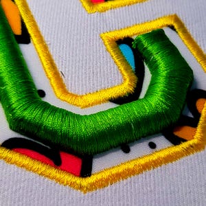 Feuilletée 3D avec appliqué broderie sport police 4 tailles (2-3,5 po.) 9 formats + format BX - fichiers numériques de broderie Machine