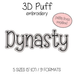 Könnte beinhalten: Ein 3D-Puff-Stickdesign mit dem Wort "Dynasty" in einer fett umrandeten Schriftart. Das Design enthält den Text "Puffy Foam required" und ist in 5 Größen von 12,7 bis 25,4 cm erhältlich.