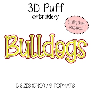 Puede incluir: Diseño bordado "Bulldogs" en amarillo y rojo con efecto 3D. El texto "3D Puff embroidery" está encima de la palabra "Bulldogs". Un círculo rosa con el texto "Puffy Foam required" está a la derecha. Disponible en 5 tamaños, de 12,7 a 25,4 cm.