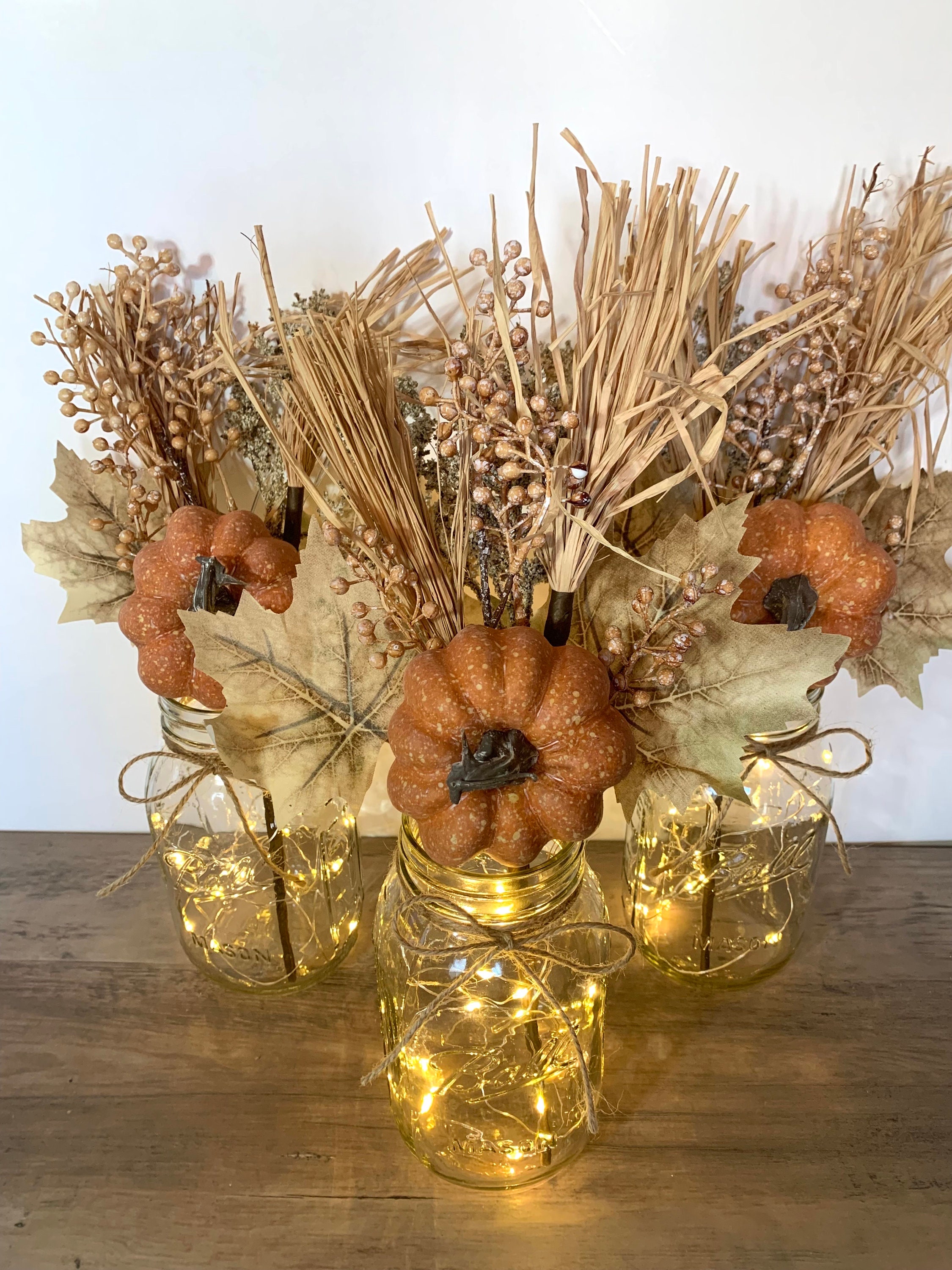 Centro de mesa de otoño, decoración de Acción de Gracias, decoración de  bodas de otoño, decoración rústica del hogar, decoración de otoño, calabaza  iluminada, tarros de cristal - Etsy México, image size:2250x3000