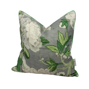 Schumacher / Mary McDonald - Bermuda Blossoms - Ardoise, gris - Housse de coussin