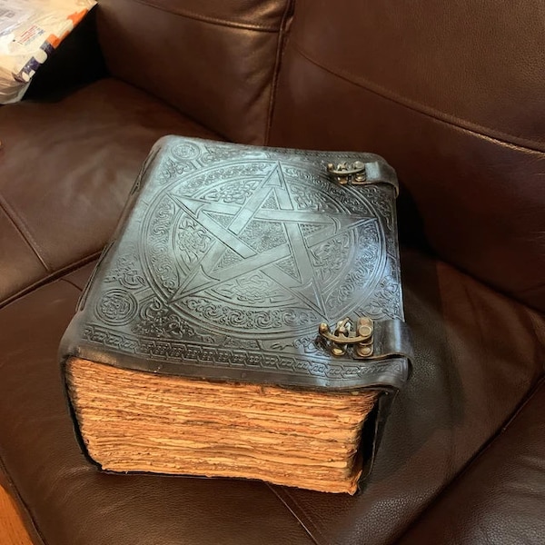 Leren notitieboek met pentagram-reliëf: handgemaakt grimoireboek (1000 pagina's)