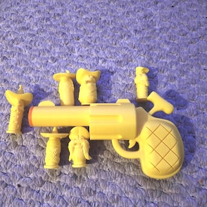 Minature Who framed Roger Rabbit  prop & 6 dum dums ready to paint