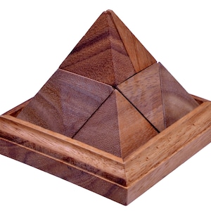 Pointed Pyramid - 3D Puzzle - Puzzle game on a wooden frame