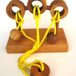 Sholomo - String Puzzle - Thinking Game - Wooden Puzzle
