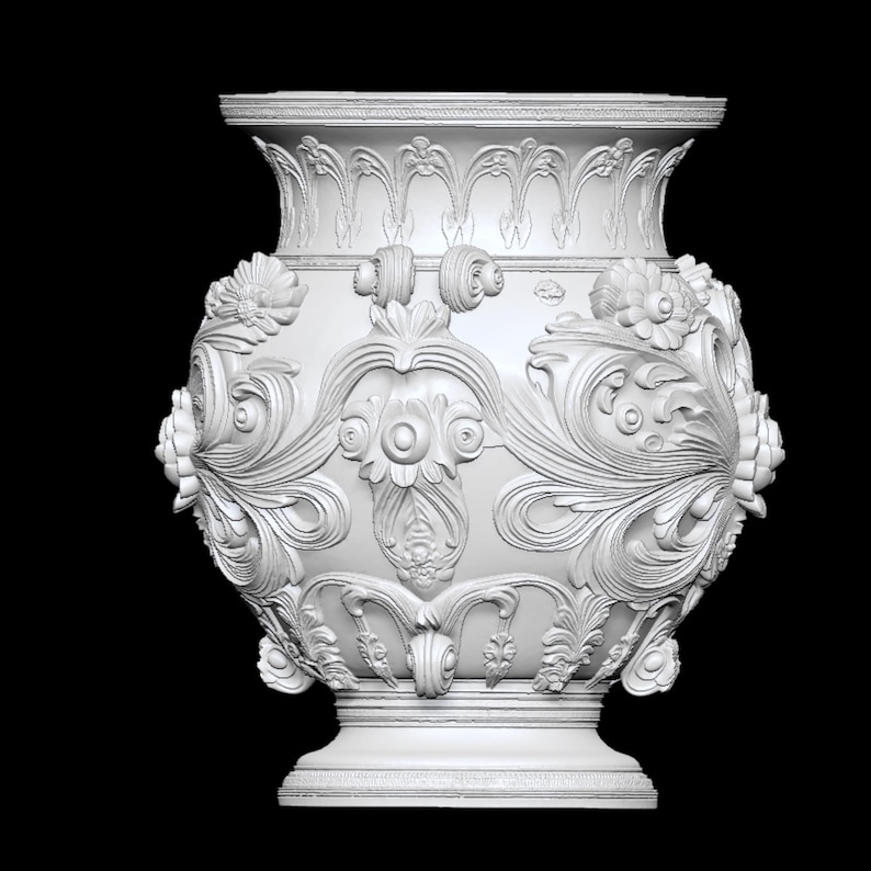 Pu&ograve; includere: Un vaso bianco e ornato con intricati disegni floreali e a volute. Il vaso presenta una parte superiore ampia e svasata e una base a piedistallo. Le sculture dettagliate e i motivi simmetrici gli conferiscono un aspetto classico ed elegante. Il vaso &egrave; posto su uno sfondo nero.