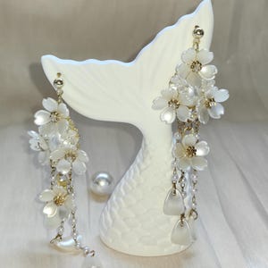 Charm Earrings, Shell Flower Petal Long Earrings, White Flowers Statement Earrings, Gold Dangle Drop Earrings, Wedding Gifts, Gifts for Her