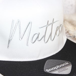 Kids Cap bestickt mit Name oder Wunschwort personalisierte Cap Kindercap bestickte Cap Weiß-Schwarz