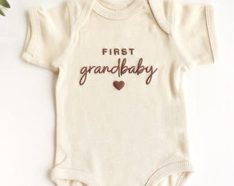 Body Baby Onesies® First Grandbaby | Roupa de bebê | Presente para recém-nascido | Anúncio de gravidez | Presente para chá de bebê