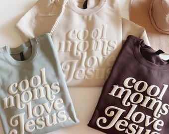 Praying Mama, Cool Moms Love Jesus Comfort Shirt,  Religious Mom Sweatshirt, Inspirational Mom Tee, Gift for Mom, Faithful Mother Gift