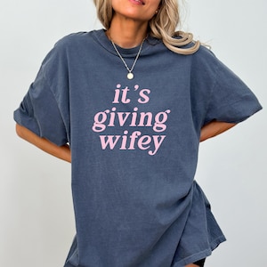 It&#39;s Giving Wifey T-Shirt – Bride to Be Shirt, Engagement Gift, Newlywed Tee, Wedding Day or Honeymoon Outfit, It&#39;s Giving Wifey Shirt
