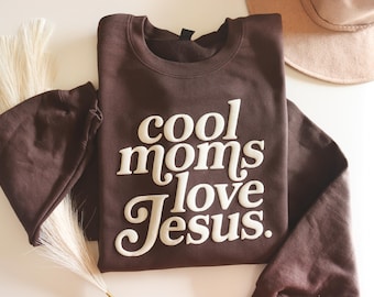 Praying Mama, Cool Moms Love Jesus Comfort Shirt,  Religious Mom Sweatshirt, Inspirational Mom Tee, Gift for Mom, Faithful Mother Gift